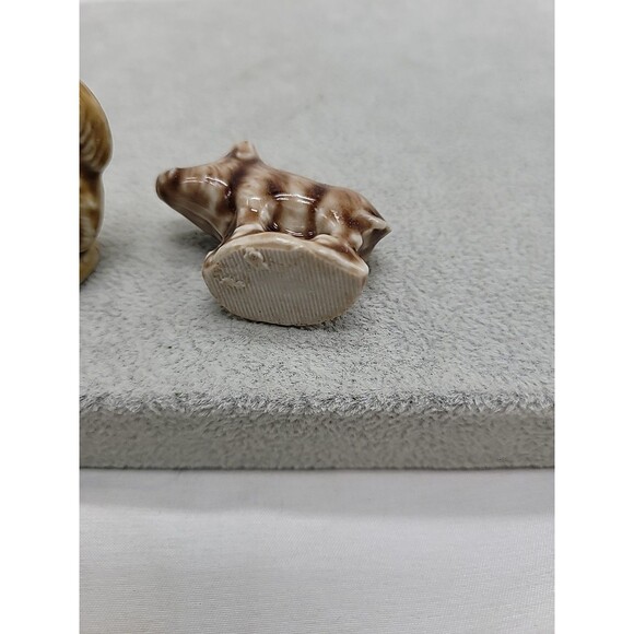 2 Wade Whimsies Figurines Squirrel & Pig  Mini porcelain animals - Picture 8 of 16